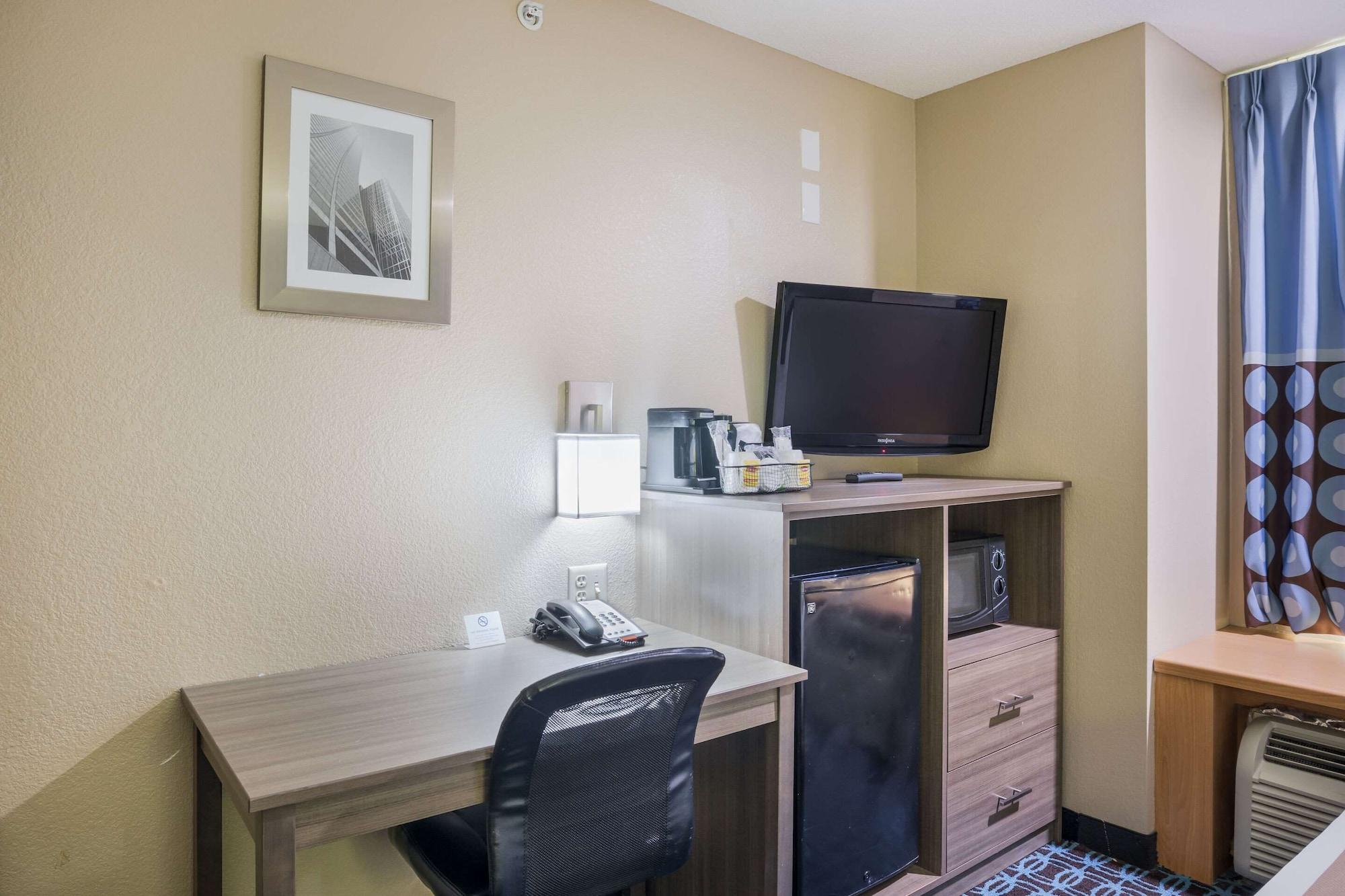 Sonesta Essential Hotel Blue Springs Bagian luar foto