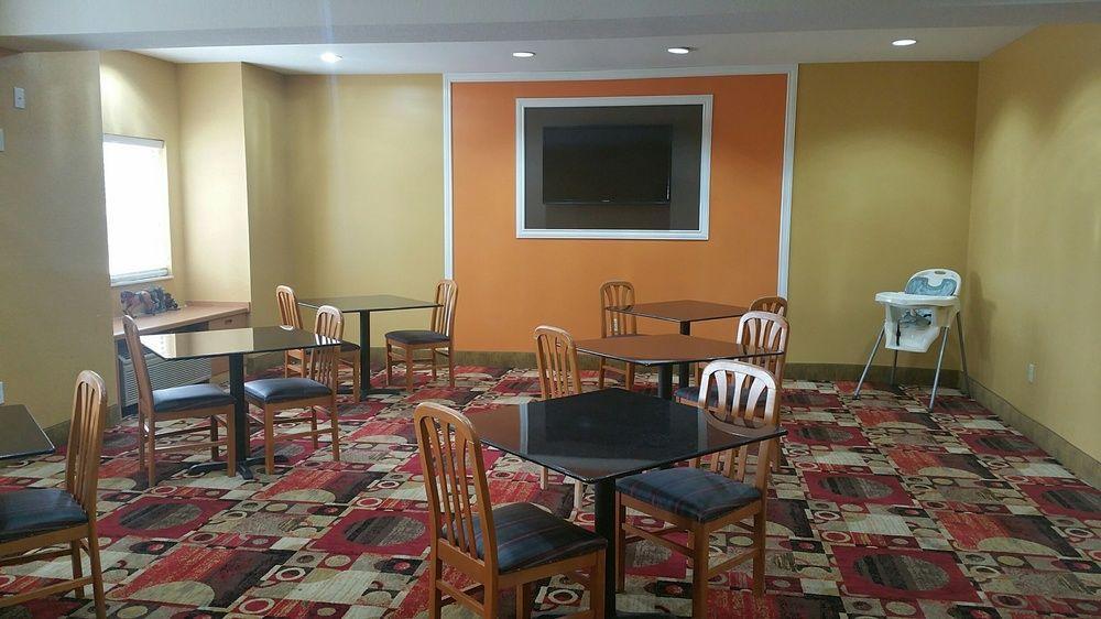 Sonesta Essential Hotel Blue Springs Bagian luar foto
