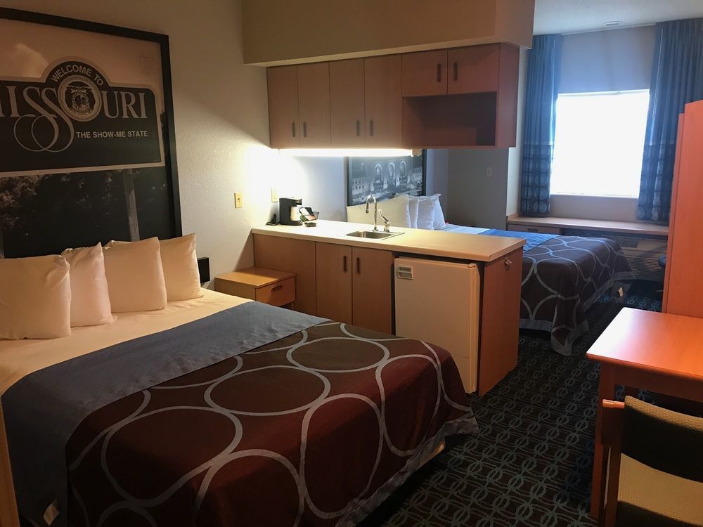 Sonesta Essential Hotel Blue Springs Bagian luar foto